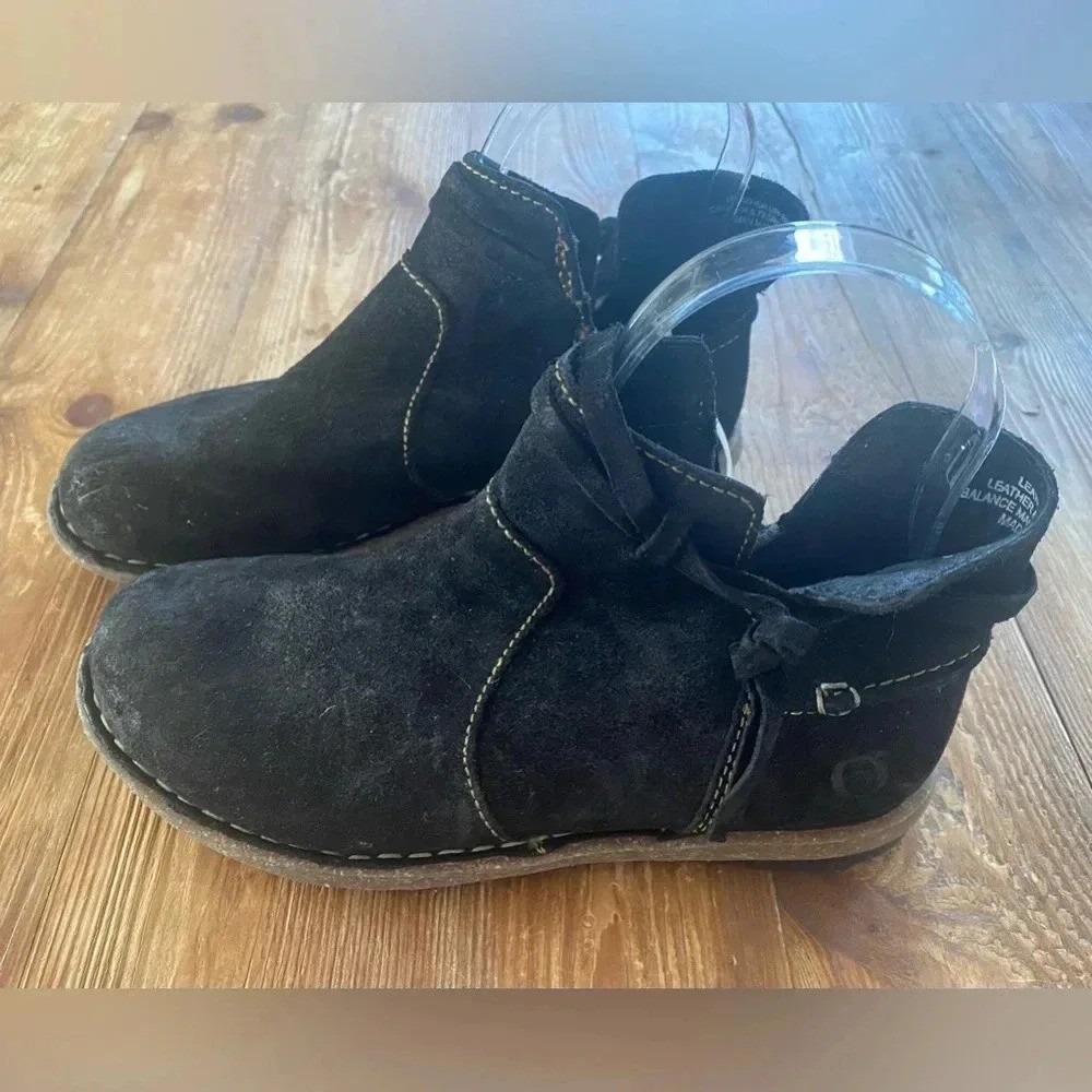 Born Women's Suede Leather Black Zipper Rustic Quality Ankle Boots Size 6 NWOT